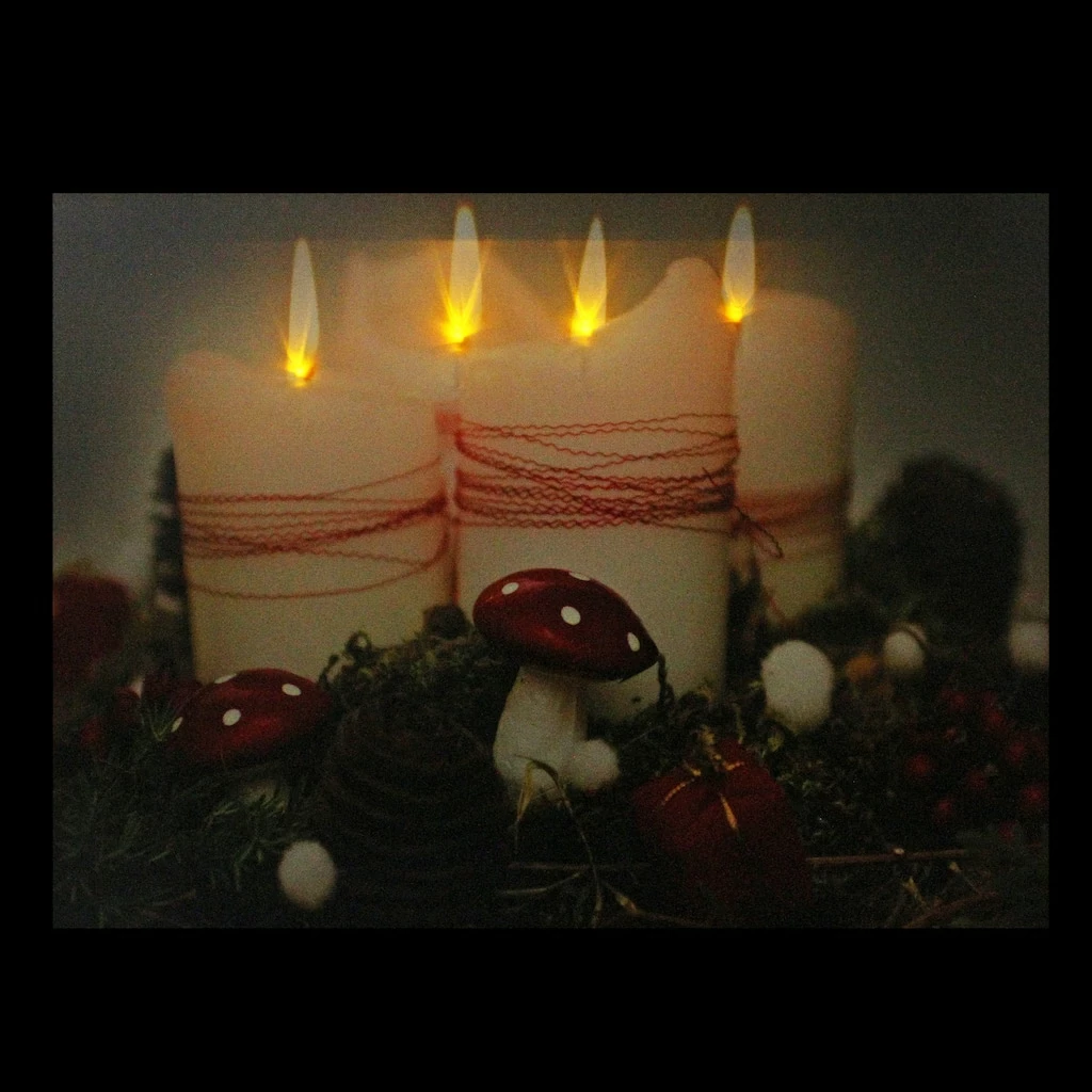 Outlet ๐ LED Lighted Red & White Flickering Candles ๐ Christmas Wall Art by Northlight โ๏ธ - Image 2